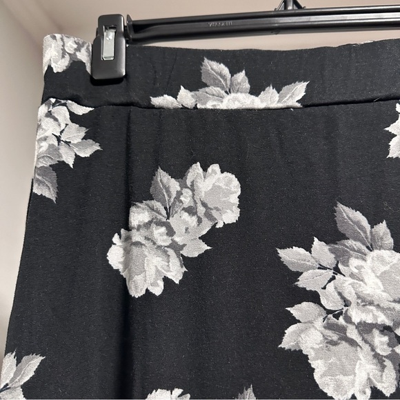 H&M Black White Floral Split Leg Maxi Skirt Women’s Size Medium Bodycon Romantic - Picture 3 of 15